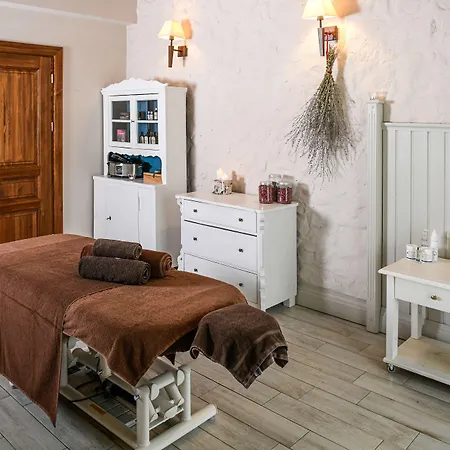 Hotel Folwark Lekuk 3*